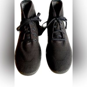 WOMEN’s Allbirds Tree Runners high top in Charcoal/charcoal sole, size 9.